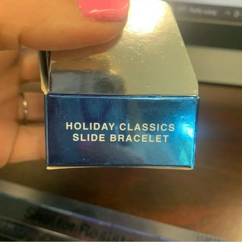 Avon goldstone slide bracelet Holdiay classics NIB